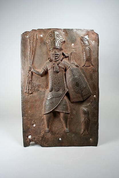 Plaque with Warrior and Fish, by Ìgùn Ẹ́rọ̀nwwọ̀n (brass-casting guild) artists
