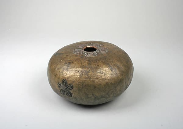 Vessel (?), by Ìgùn Ẹ́rọ̀nwwọ̀n (brass-casting guild) artists