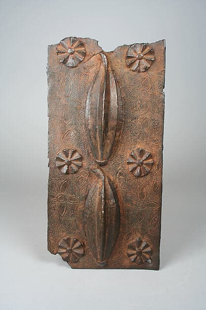 Plaque with Two Fluted Gourds, by Ìgùn Ẹ́rọ̀nwwọ̀n (brass-casting guild) artists