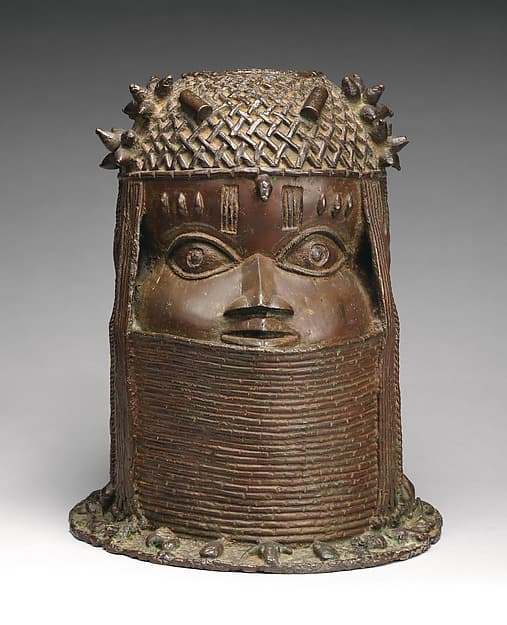 Ùhúnmwèlaò (head of an ọ́bà), by Ìgùn Ẹ́rọ̀nwwọ̀n (brass-casting guild) artists