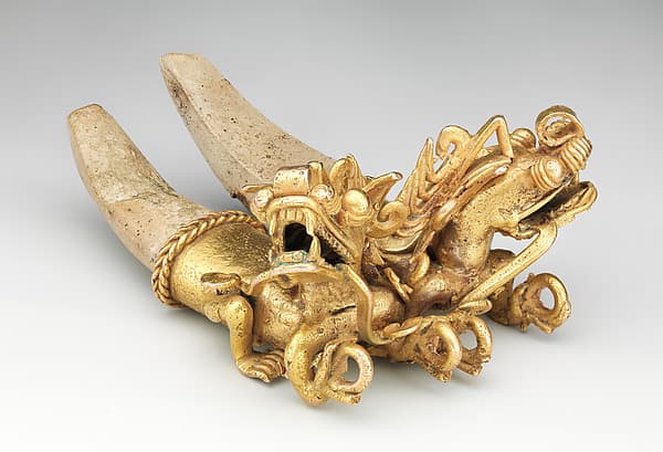 Double crocodile pendant, by Coclé (Macaracas) artist