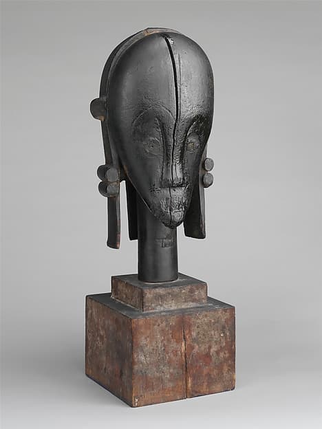 Nlô byeri (reliquary guardian head), by Betsi-Fang artist