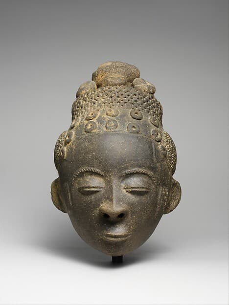 Nsodie (memorial head) of a queen mother, by Akan artist