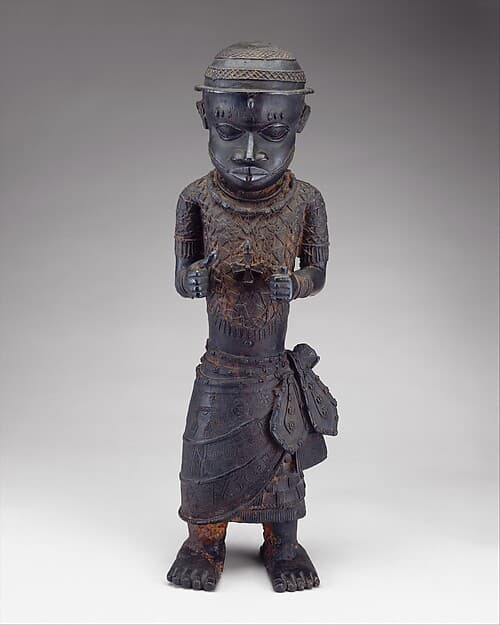 Court official from a commemorative altar, by Ìgùn Ẹ́rọ̀nwwọ̀n (brass-casting guild) artists