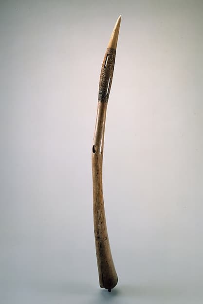 Akohen (side-blown trumpet), by Ìgbèsànmwà (ivory- and wood- carving guild) artists