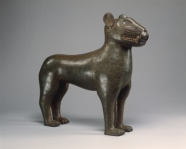 Leopard, by Ìgùn Ẹ́rọ̀nwwọ̀n (brass-casting guild) artists