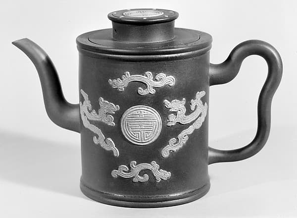 Teapot with chi dragons and character of longevity (shou)