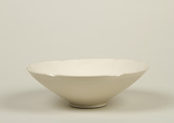 Lobed bowl