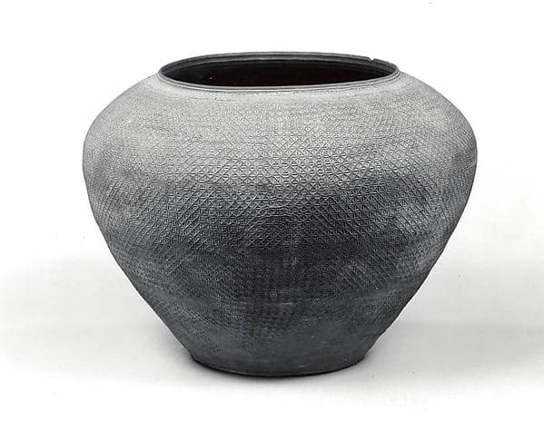 Jar with geometric pattern