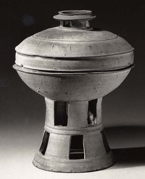 Pedestal dish with cover