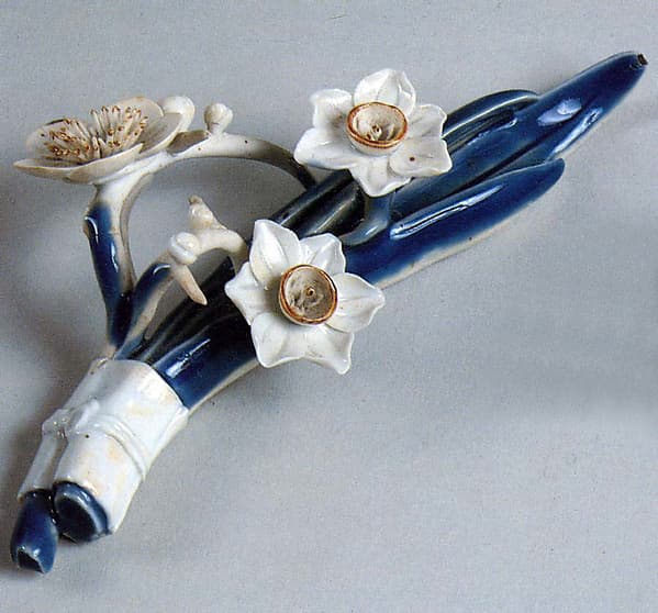 Brush Rest (Fude-oki) in the Shape of a Narcissus Spray and Blossoming Plum Branch
