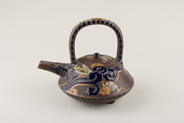 Wine pot, by Rakutozan