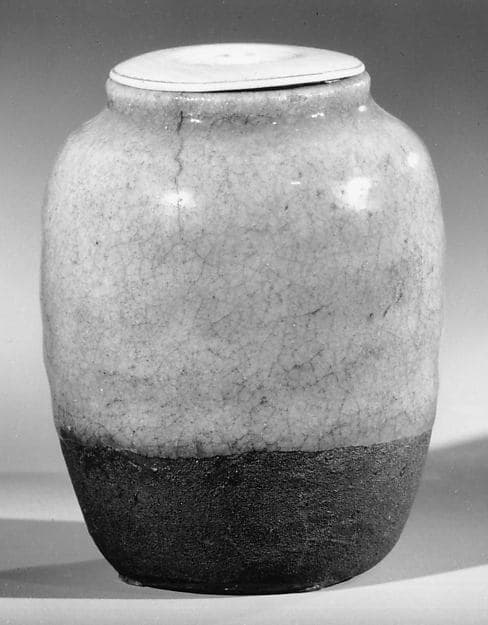 Tea jar, by Tôshiro