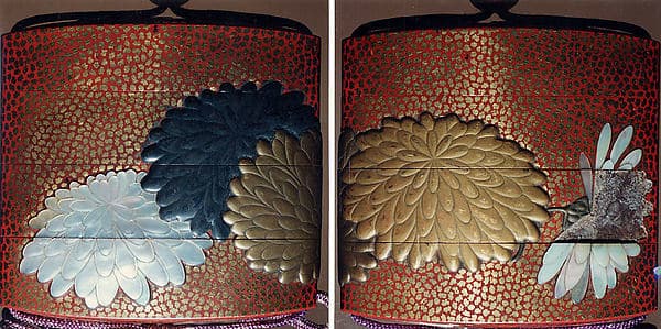 Case (Inrō) with Design of Large Chrysanthemum Blossoms