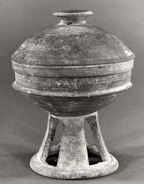 Pedestal dish with cover
