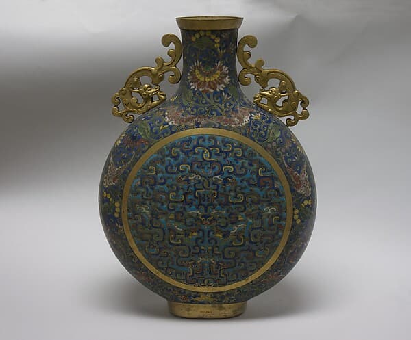 Flask vase with archaistic dragons and bats