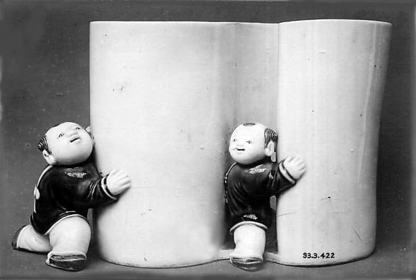Brush-holder with Figures of Chinese Children Unrolling a Scroll