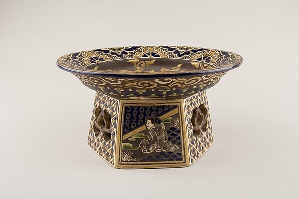 Cake Dish, by Hozan