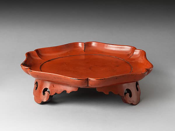 Round Negoro Tray (Ashitsuki-ban) with Three Feet