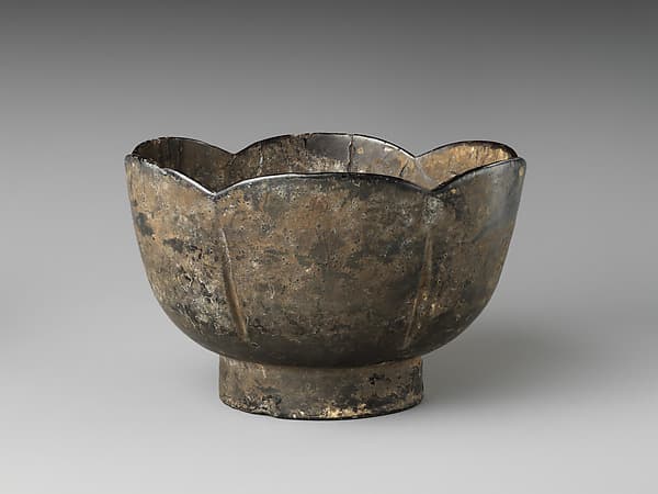 Lobed bowl