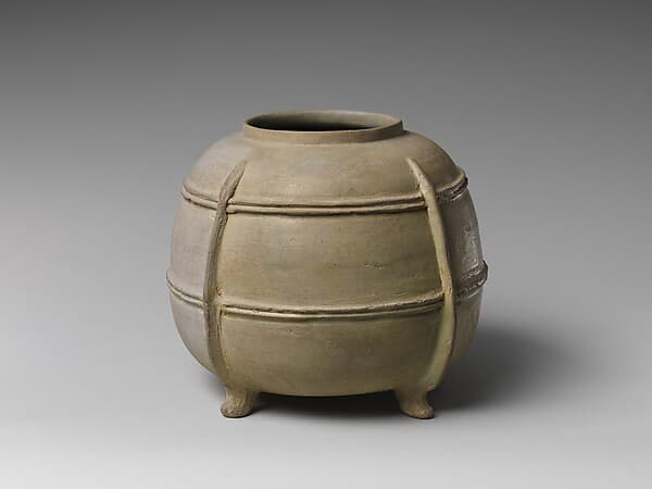 Four-Legged Jar (Yonsoku-tsubo)