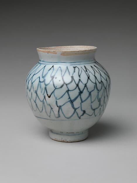 Jar (Tsubo) with Stylized Net Design