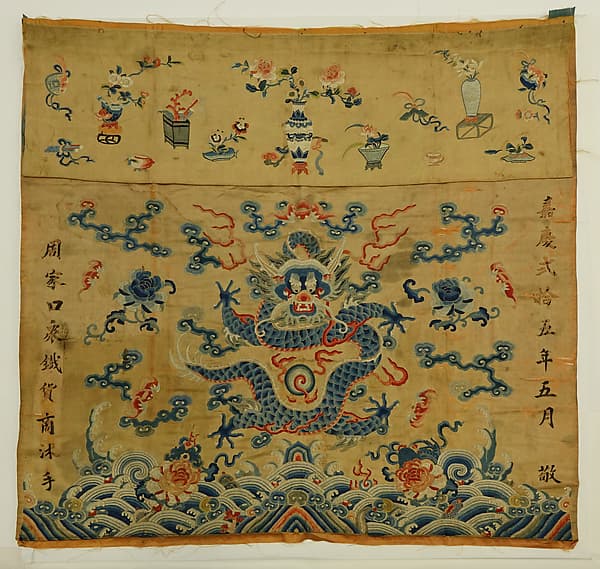 Table valance with dragon