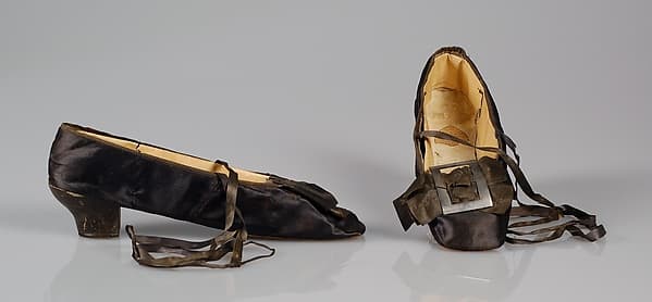 Evening slippers, by Esté