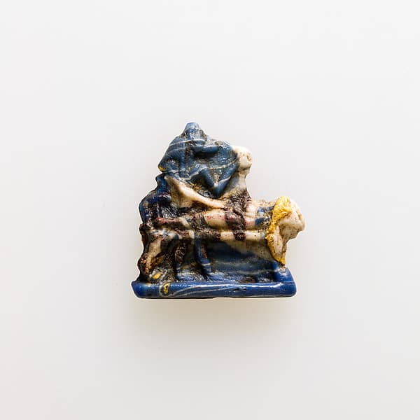 Amulet showing Anubis standing over mummy on bier