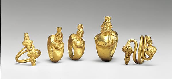 Ring with bezel in the form of a bust of Harpokrates or Dionysus