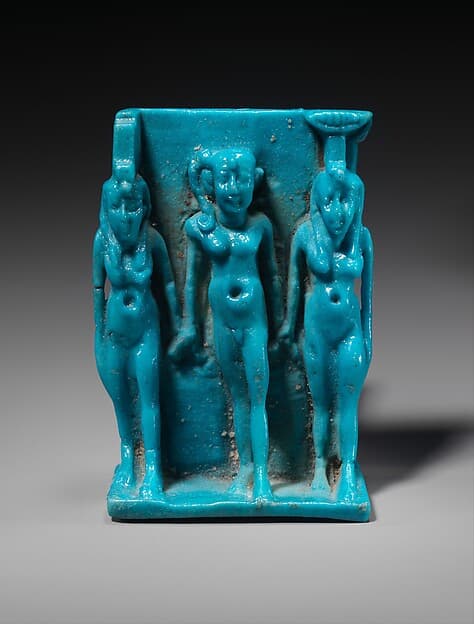 Triad amulet depicting Horus the Child with Isis and Nephthys