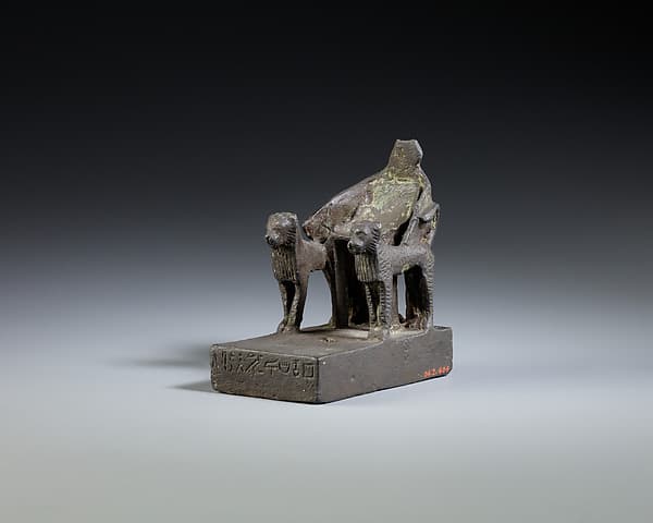 Throne for a god with royal statue