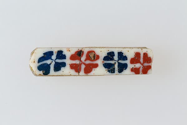 Inlay, row of rosettes
