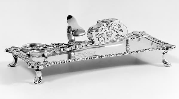 Snuffers tray, by W. T., London