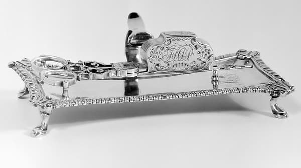 Snuffers tray, by W. T., London