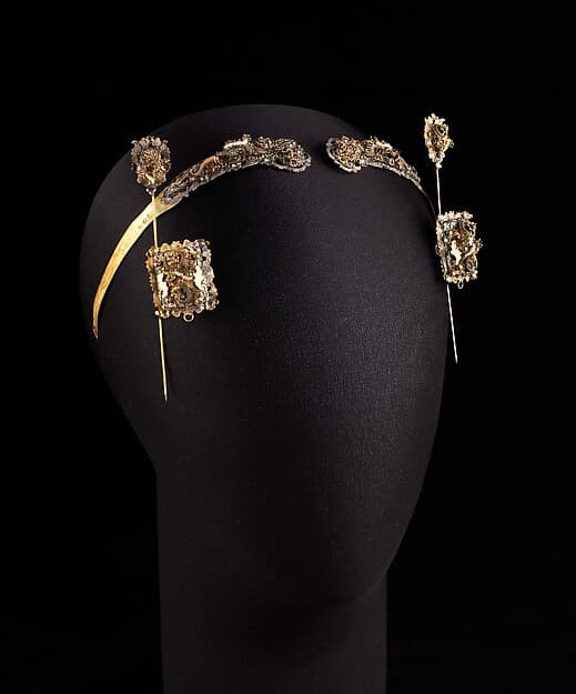 Oorijzer decorative coif frame