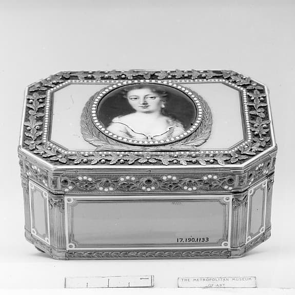 Snuffbox with portrait of a woman, by Joseph Etienne Blerzy