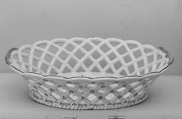 Fruit dish, by Joseph Hannong