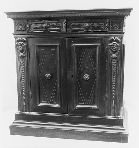 Cabinet (credenza)