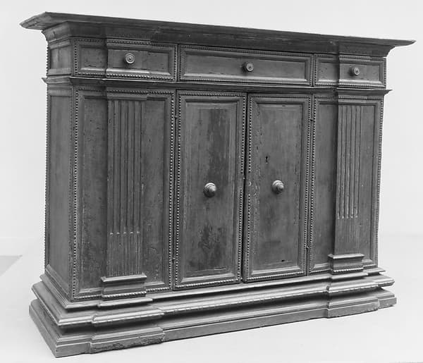 Cabinet (credenza)