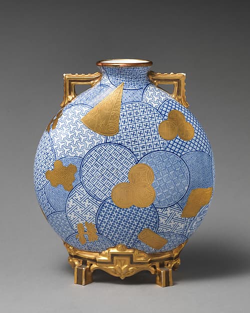 Moon flask, by Worcester factory