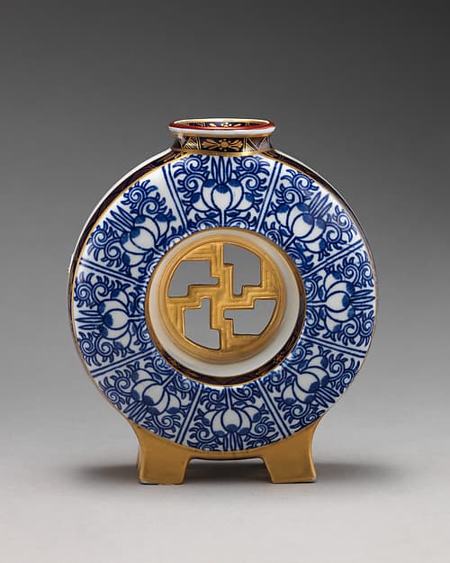 Moon flask with fretwork center, by Worcester factory