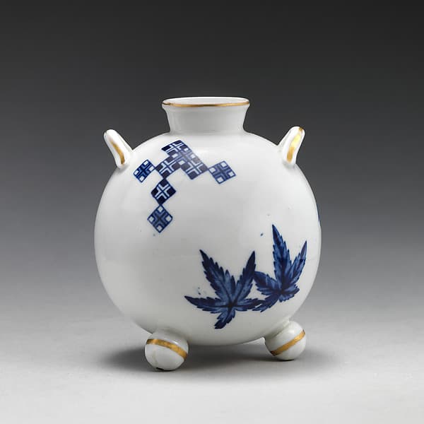 Miniature orb vase in blue and white, by Worcester factory