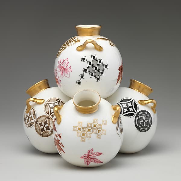 Quadruple orb vase, by Worcester factory