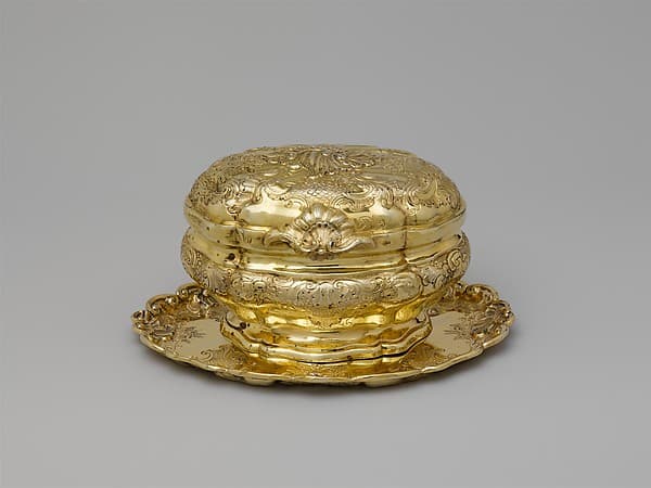 Oval box with cover, by Gottlieb Satzger