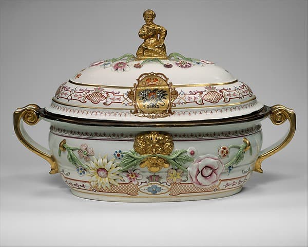 Tureen with cover, by Vienna
