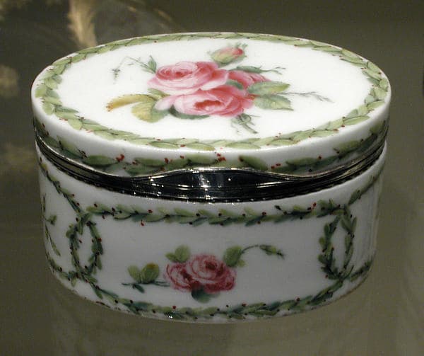 Snuffbox, by Sèvres Manufactory