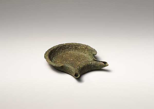 Bronze saucer-shaped lamp