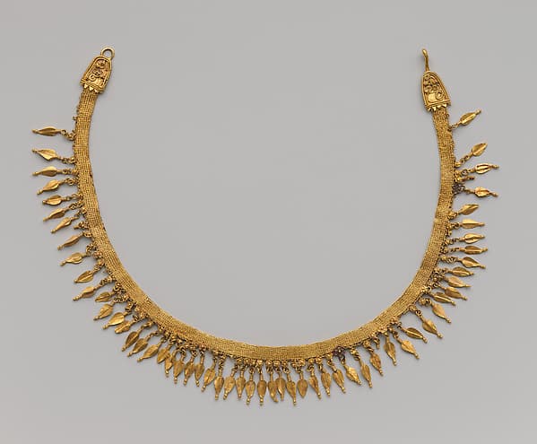 Gold strap necklace with beechnut pendants