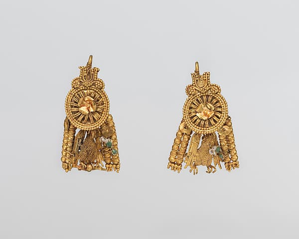 Pair of earrings